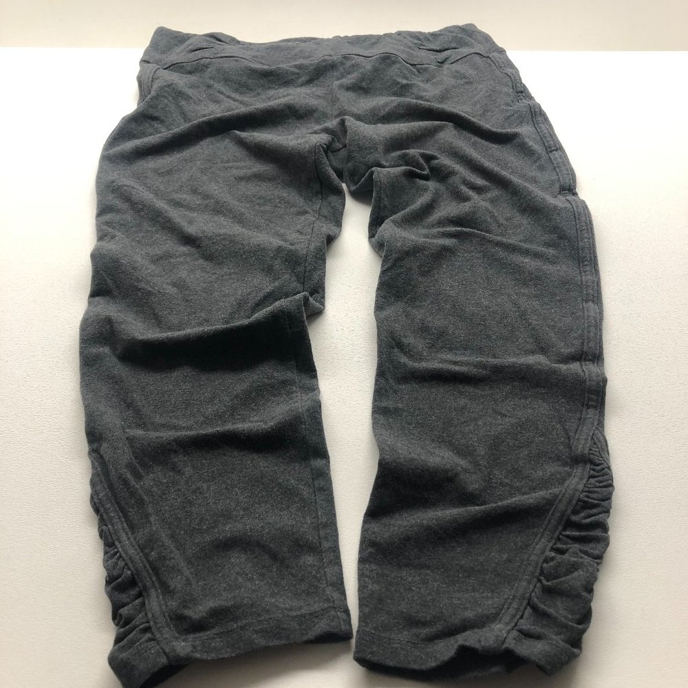 NWOT Athleta Capri Gray Yoga Pants Women M